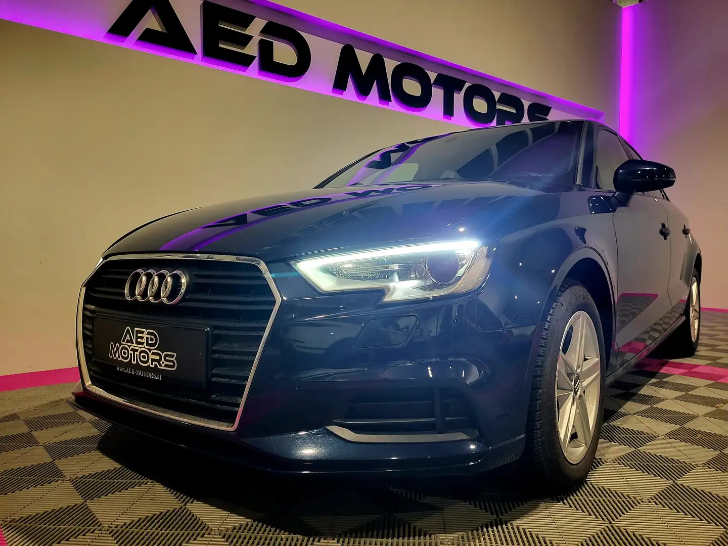 Audi A3 Limousine S-Tronic Blau - 1
