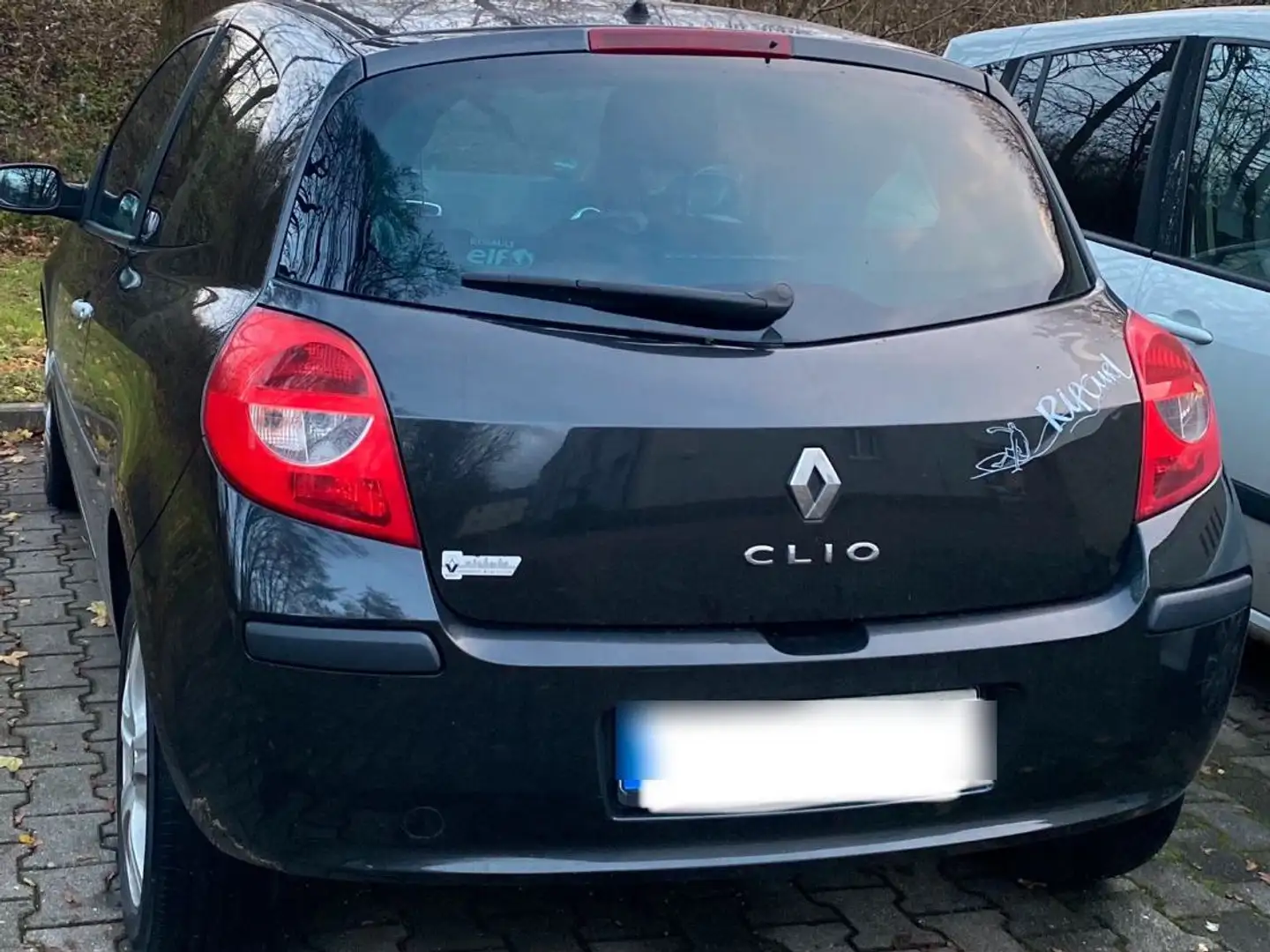 Renault Clio Clio 1.2 16VRipcurl Schwarz - 1
