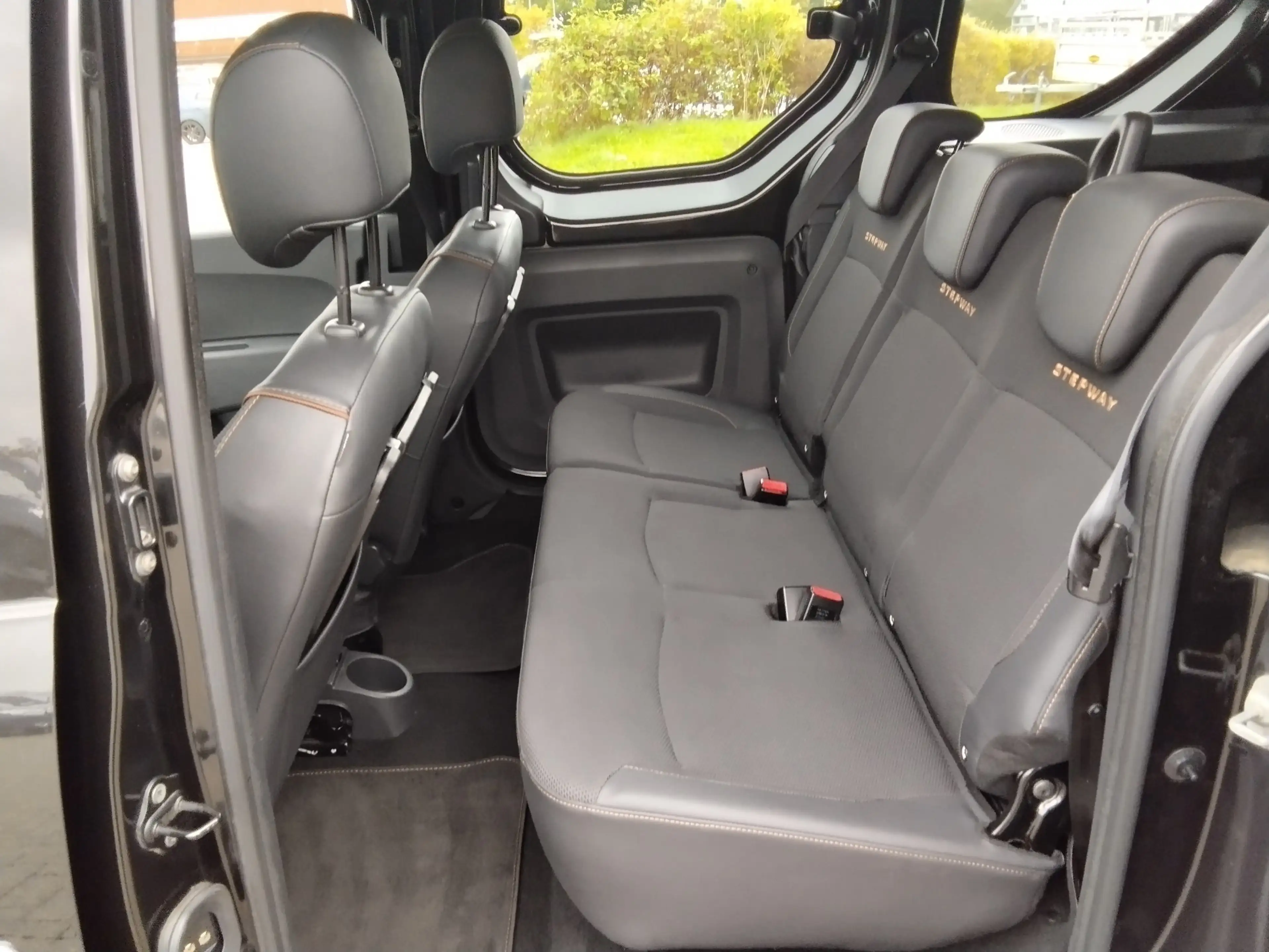 Dacia Dokker 1.2TCe Stepway Celebration/1.Hnd./PDC/NAVI/Infotai — photo 9