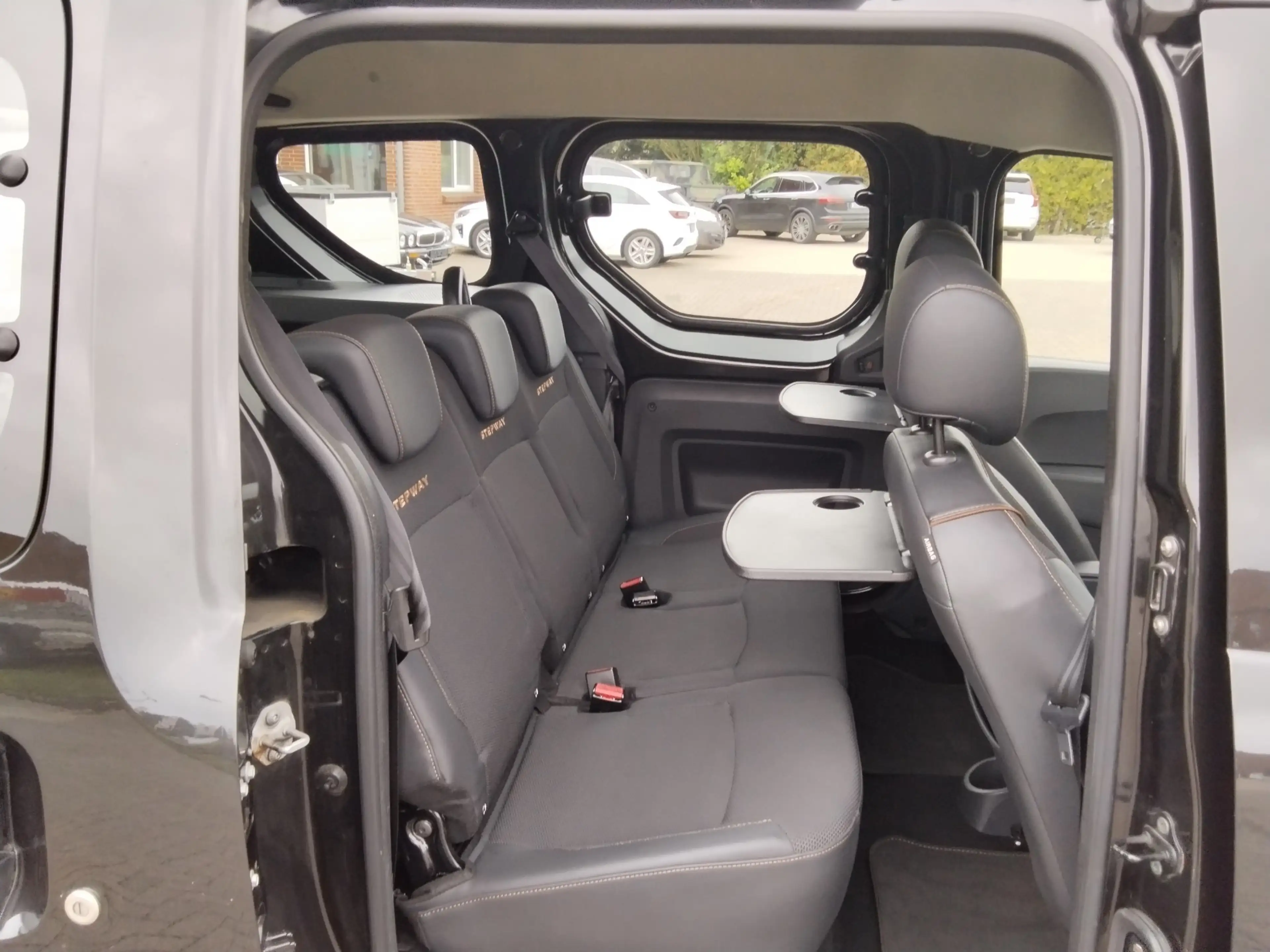 Dacia Dokker 1.2TCe Stepway Celebration/1.Hnd./PDC/NAVI/Infotai — photo 11