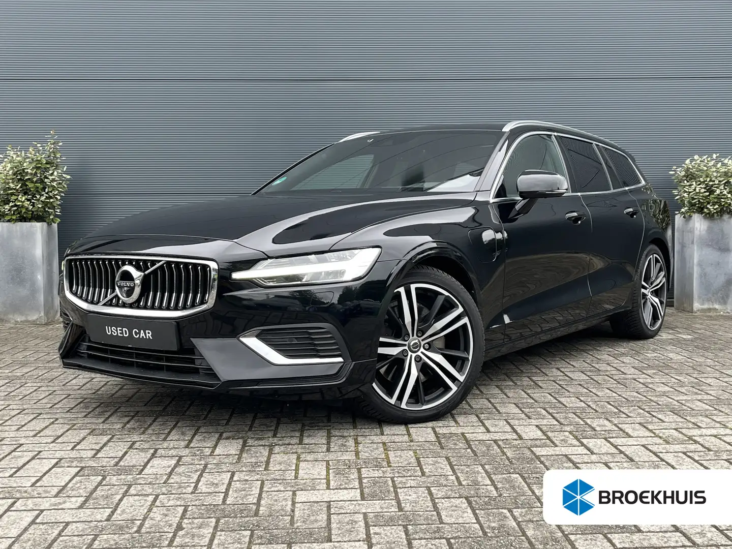 Volvo V60 2.0 T8 Twin Engine Insc. | Panoramadak | HUD | Tre Zwart - 1