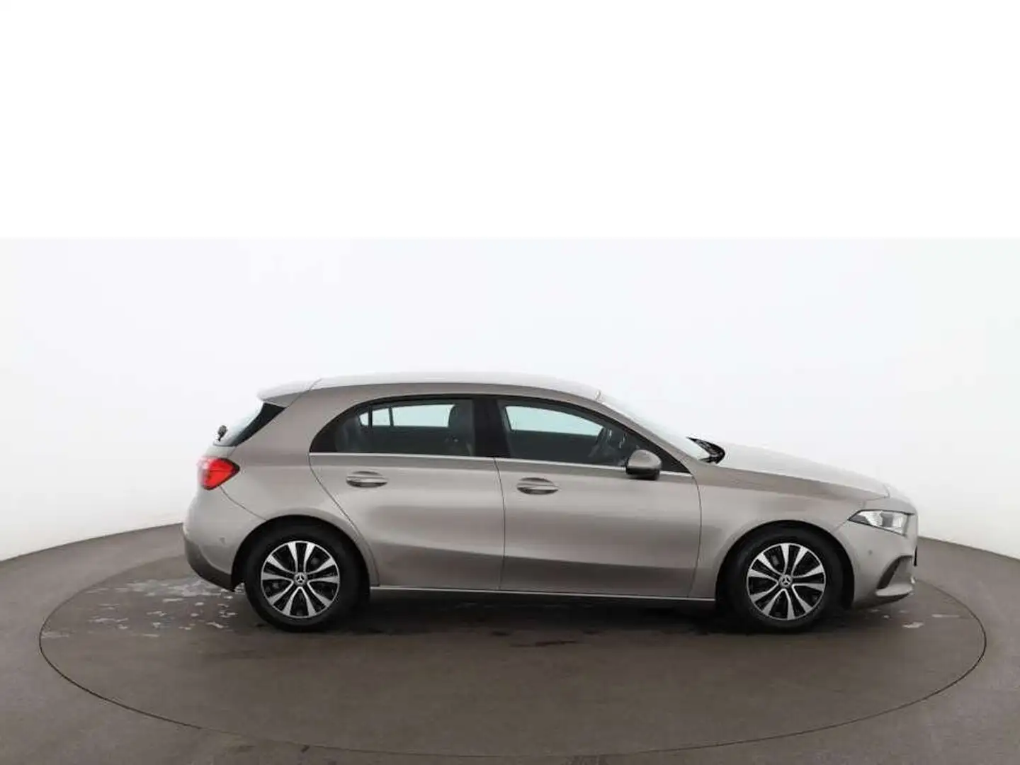 Mercedes-Benz A 160 d LEDER NAVI R-CAM ASSIST TEMPOMAT PDC Plateado - 2