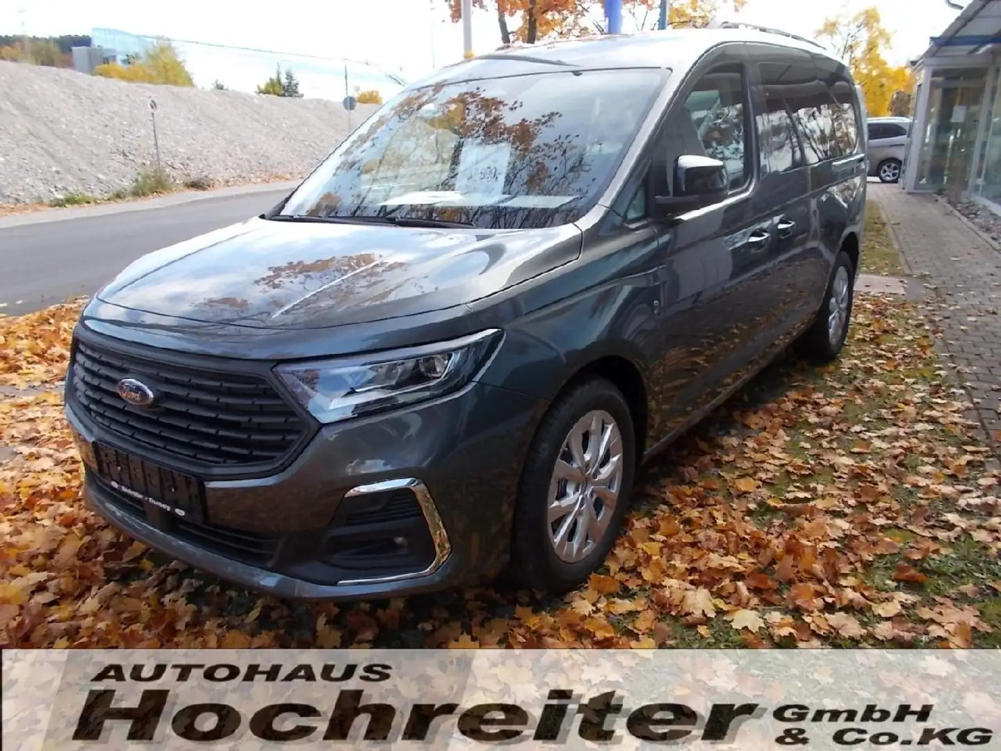 Ford Grand Tourneo Titanium Grau - 1
