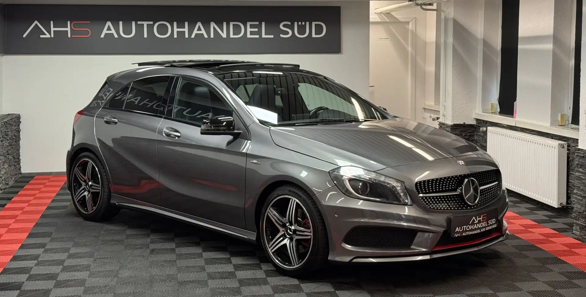 Mercedes-Benz A 250 AMG-LINE*PANORAMA*H.KARDON* Grau - 2