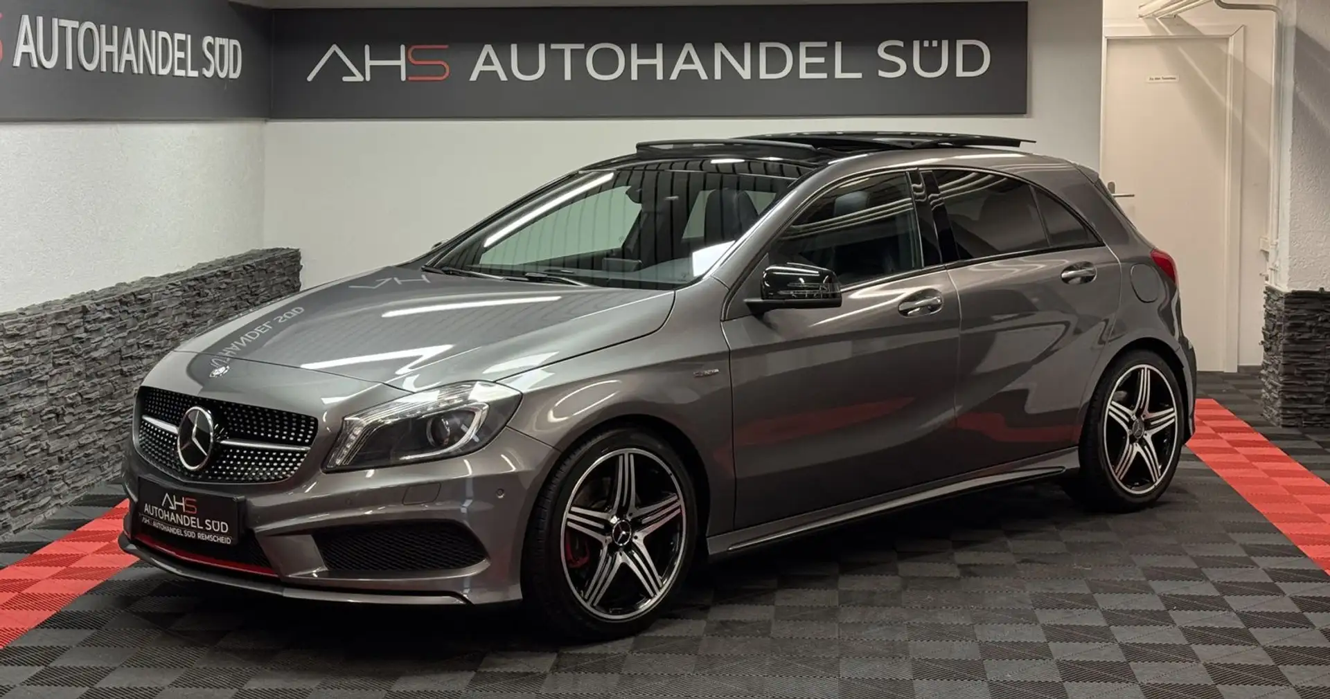 Mercedes-Benz A 250 AMG-LINE*PANORAMA*H.KARDON* Grau - 1