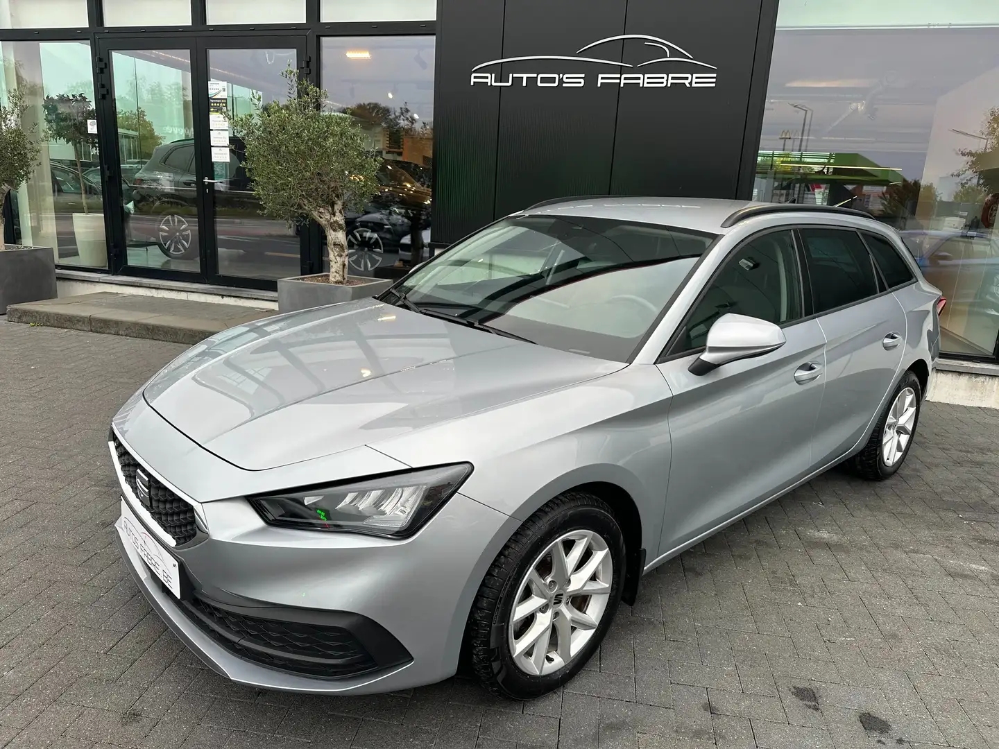 SEAT Leon 1.0 eTSI  DSG Sportstourer  Automaat 28000 km Argintiu - 1