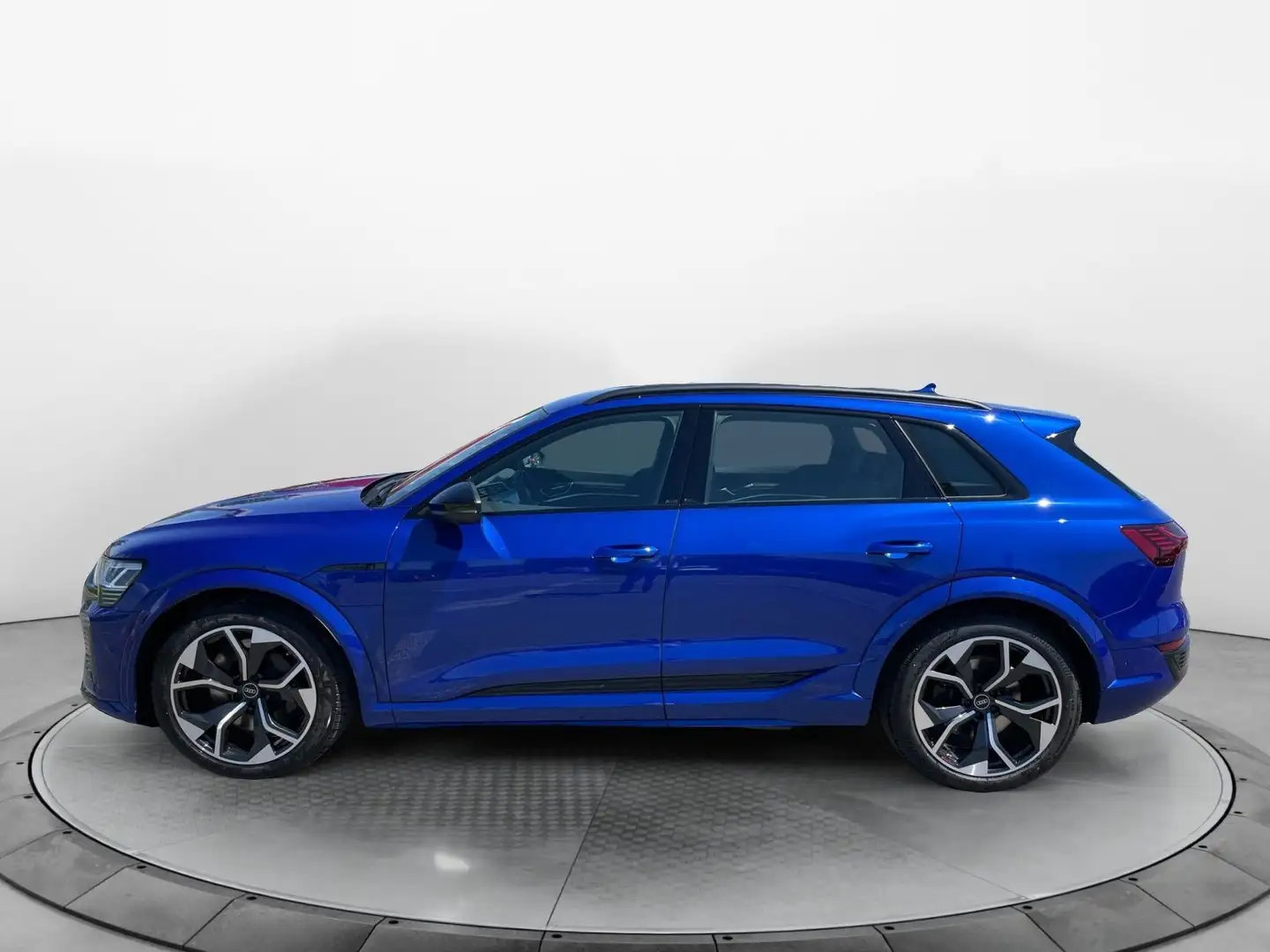 Audi SQ8 e-tron quattro NP: 120.300,- Euro, Head-Up, Синій - 2