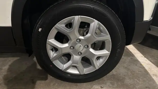 Jeep Avenger view 9