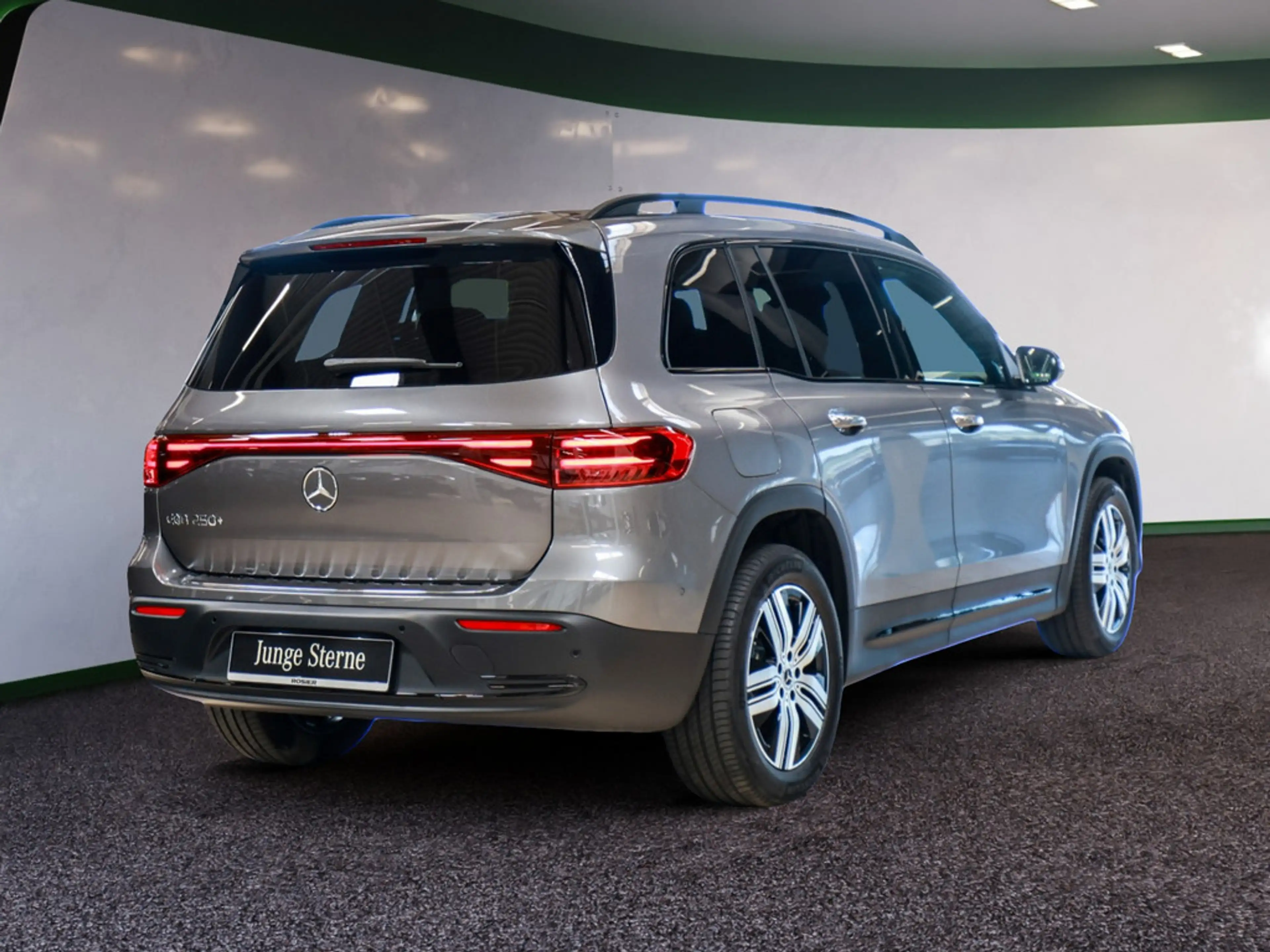 Mercedes-Benz EQB 250 + ElectricArt Advanced+ NIGHT 7-SITZER — photo 9