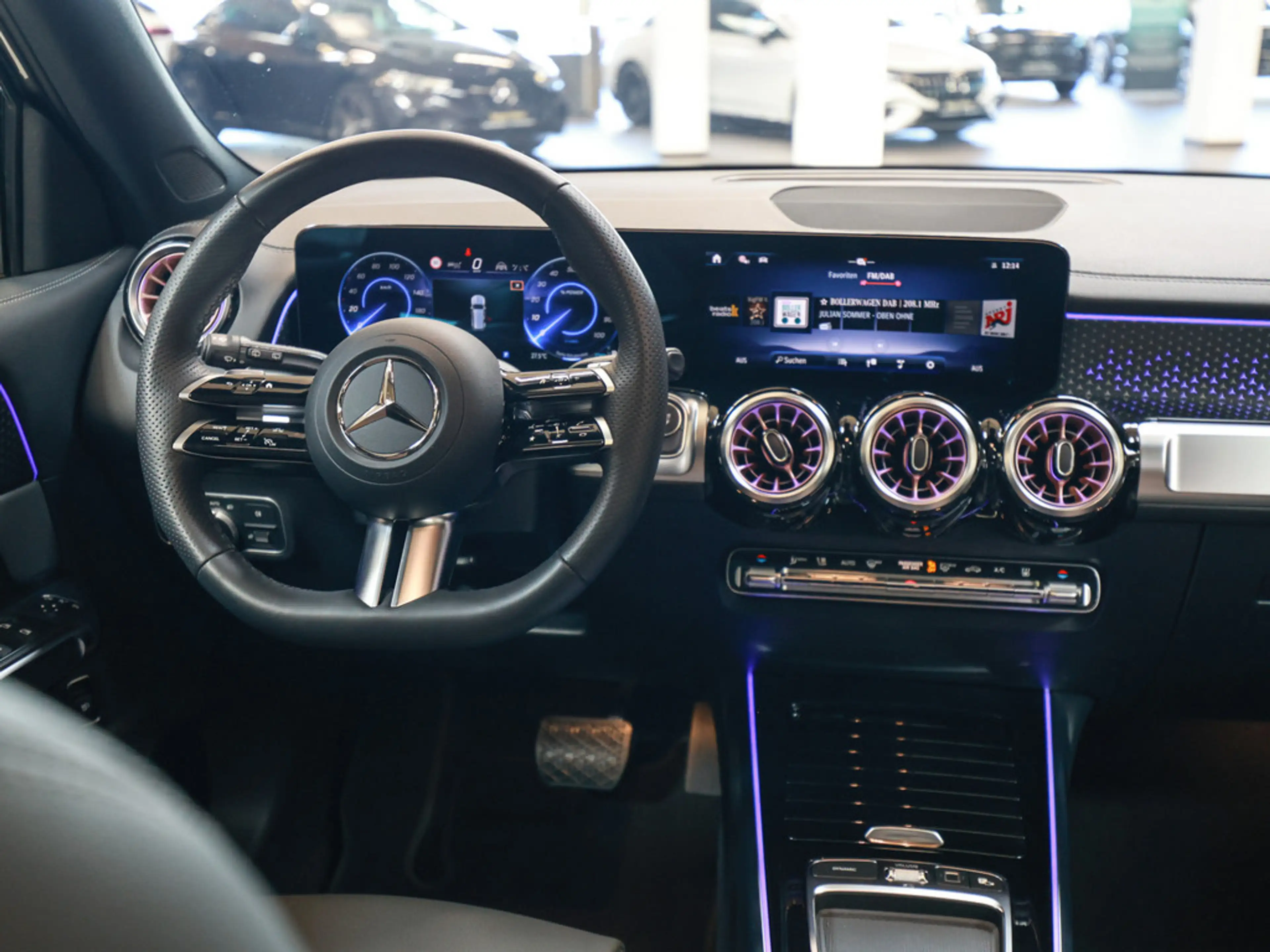 Mercedes-Benz EQB 250 + ElectricArt Advanced+ NIGHT 7-SITZER — photo 13