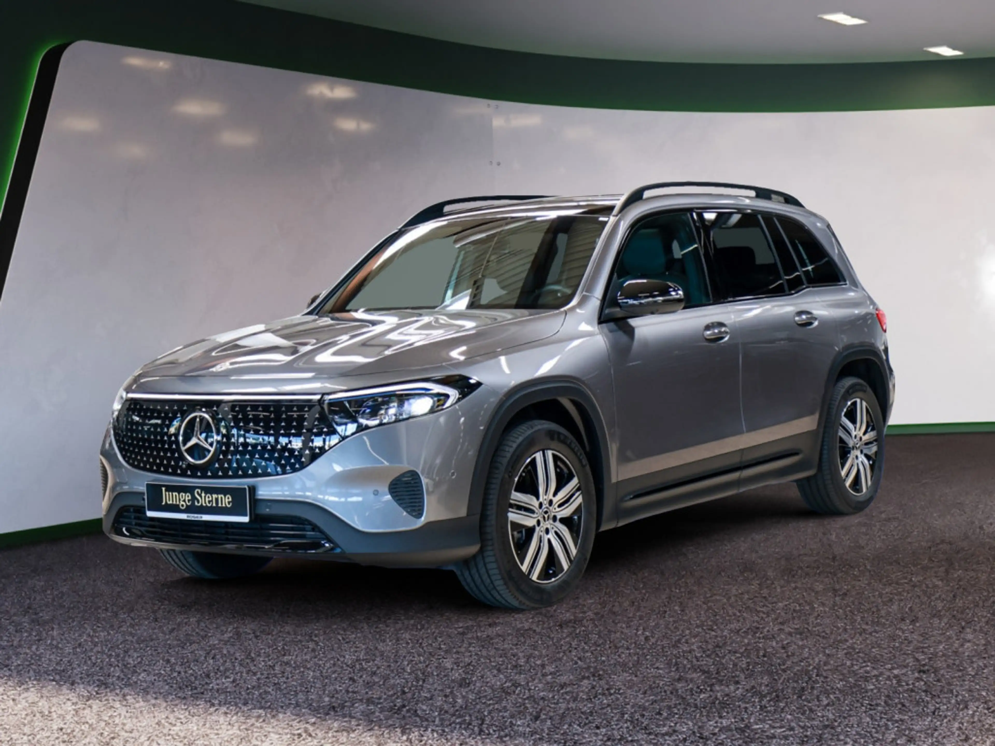 Mercedes-Benz EQB 250 + ElectricArt Advanced+ NIGHT 7-SITZER — photo 2