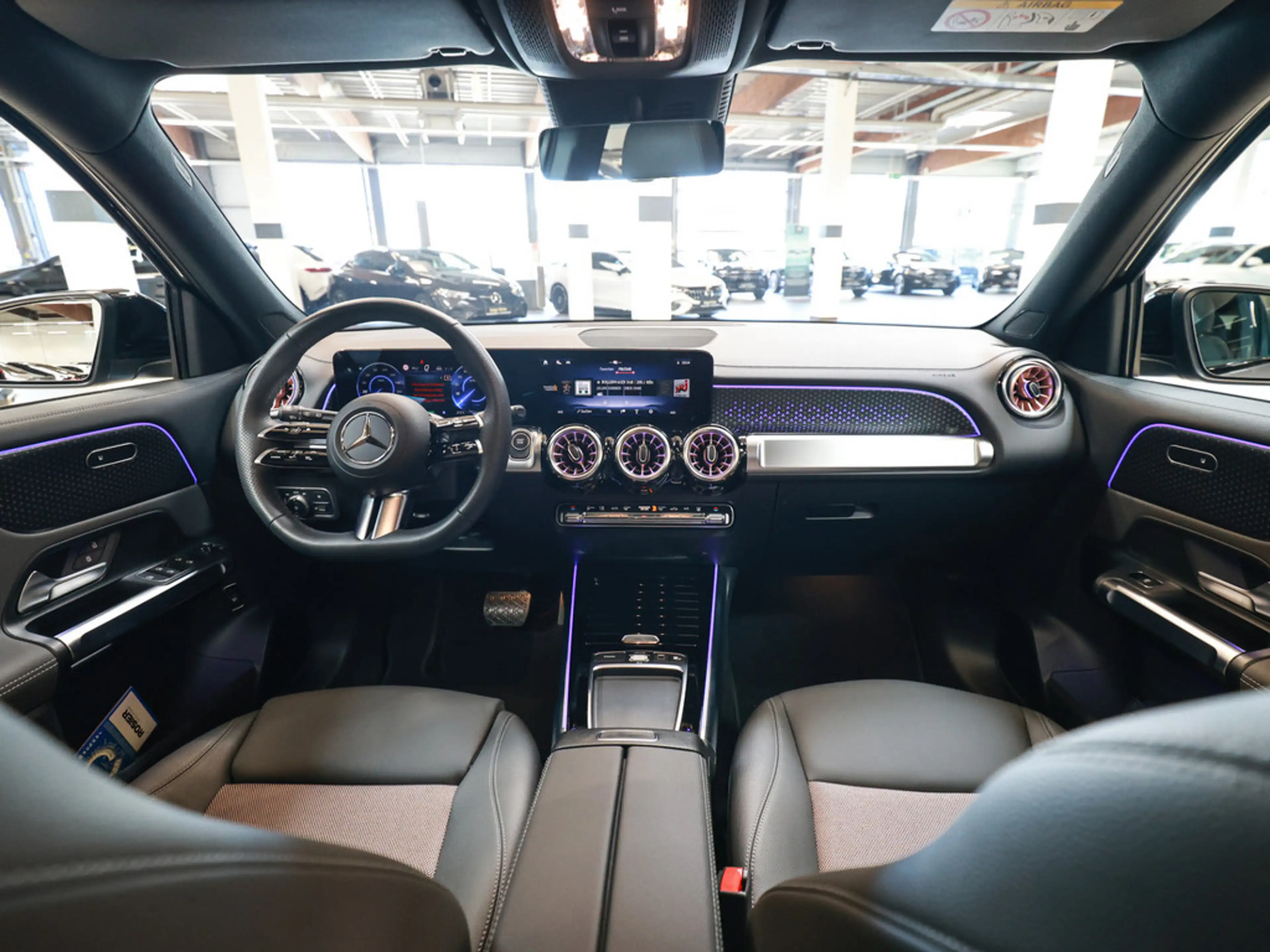Mercedes-Benz EQB 250 + ElectricArt Advanced+ NIGHT 7-SITZER — photo 12