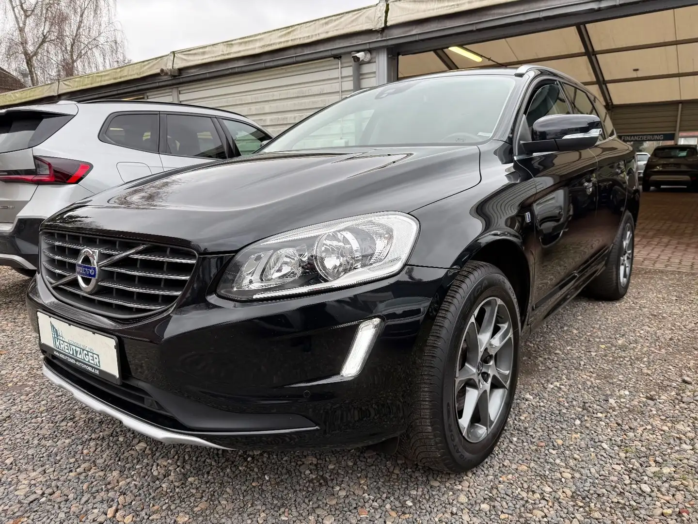 Volvo XC60 Ocean Race 2WD Schwarz - 1