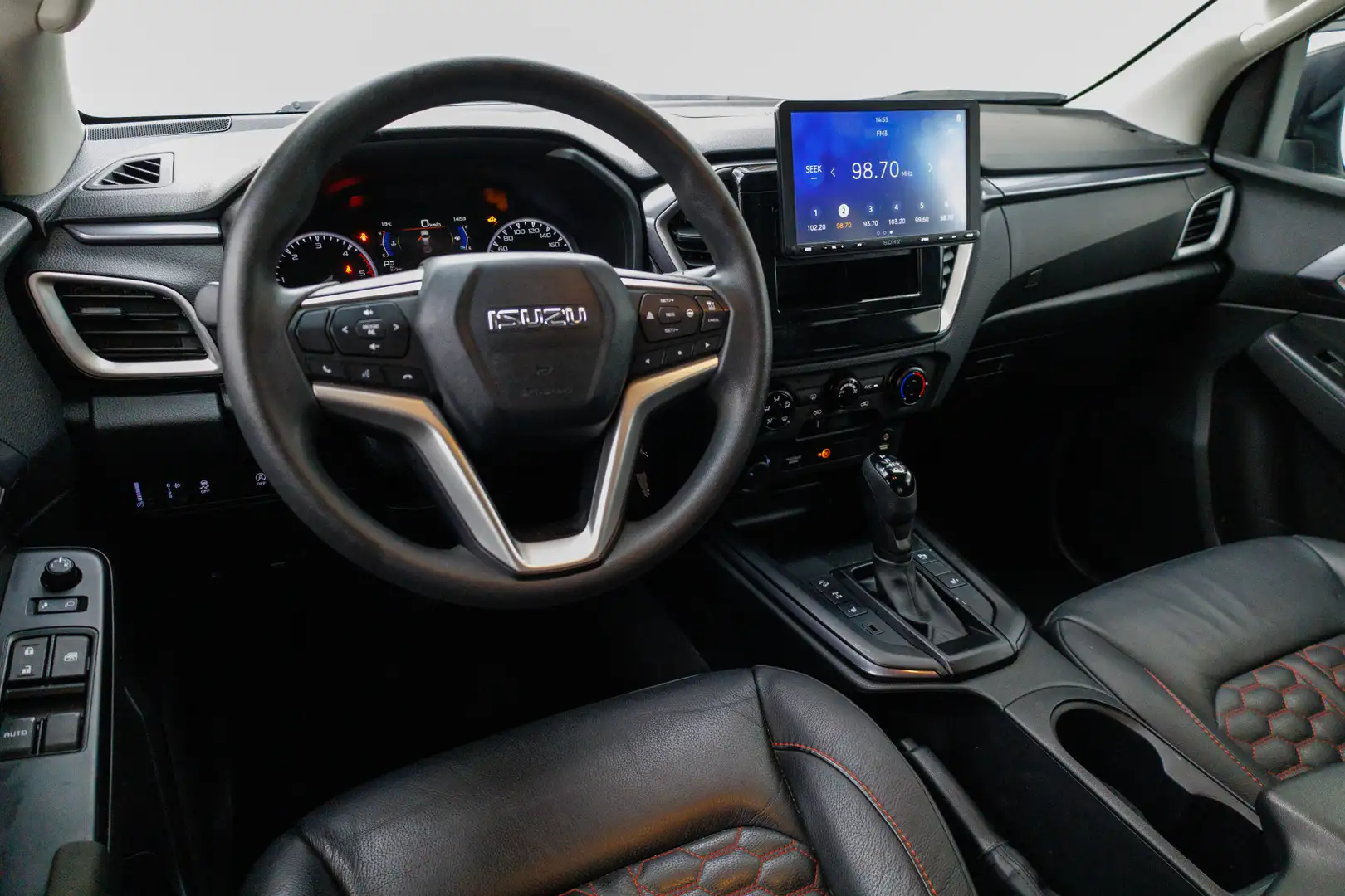 Isuzu D-Max 1.9 Extended Cab LSX Lederen bekleding, Road Range Zwart - 2