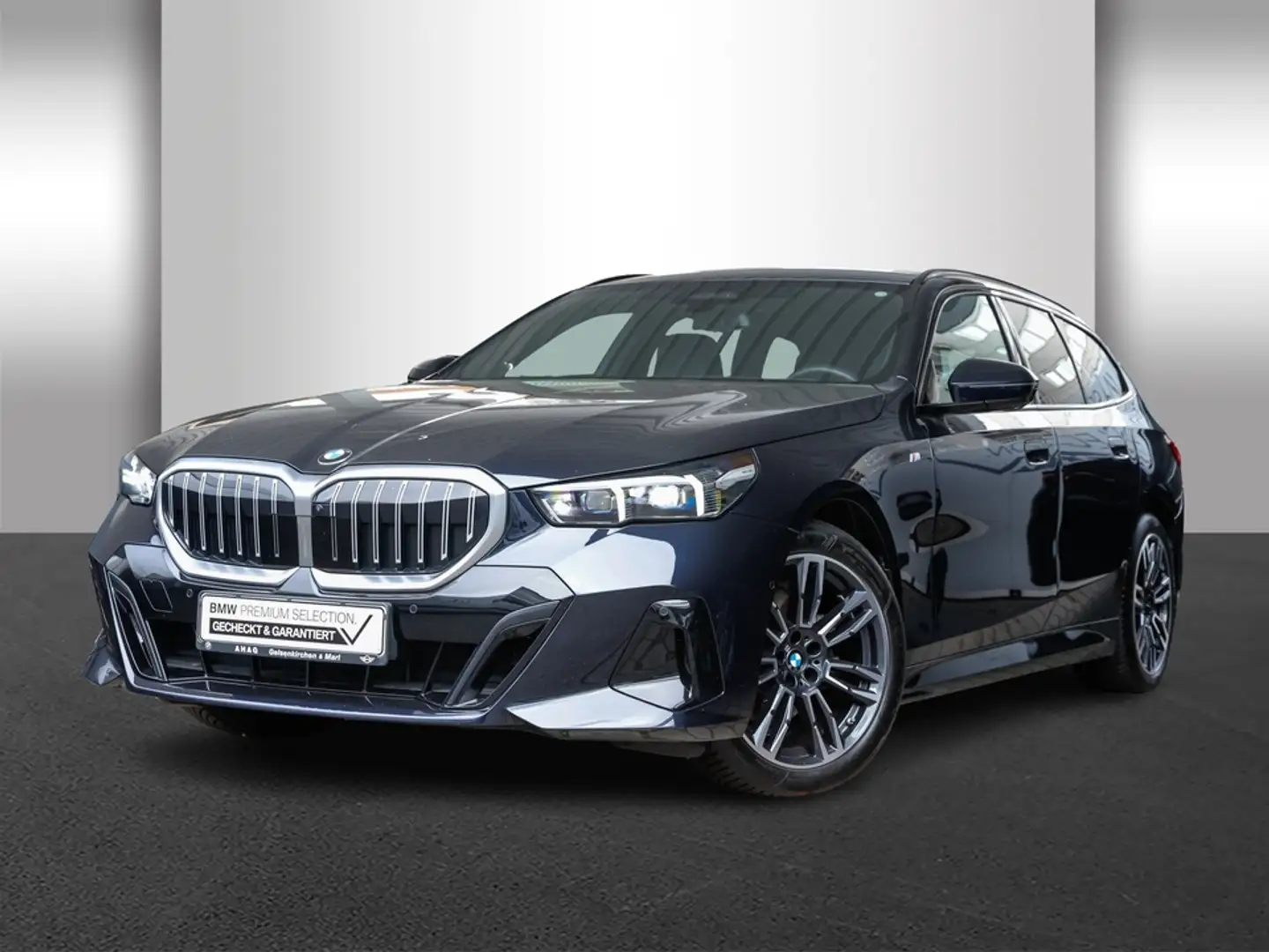 BMW 520 d xDrive Touring M Sportpaket Standhzg. AHK Schwarz - 2