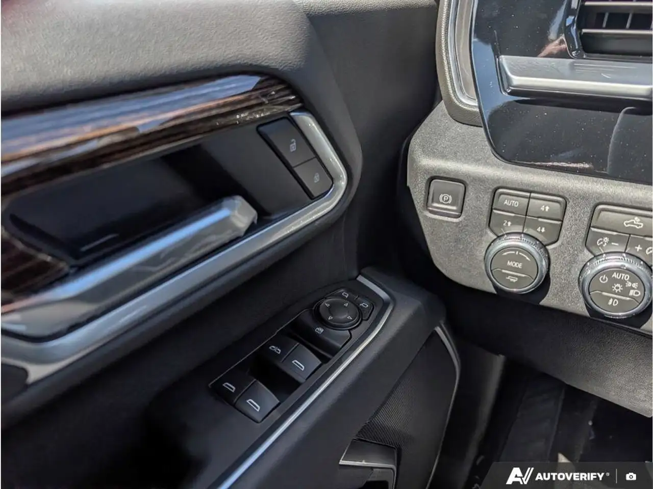 GMC Sierra 3500HD снимка GMC Sierra 3500HD