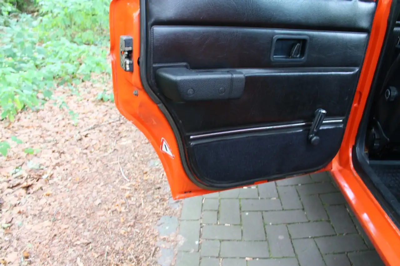 Volvo 244 L Stuurbekrachtiging en 4-Traps automaat met OD., foto 11