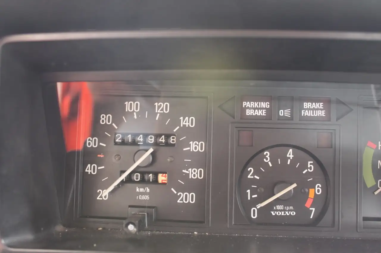 Volvo 244 L Stuurbekrachtiging en 4-Traps automaat met OD., foto 6