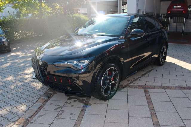 Imagine Alfa Romeo Stelvio Veloce Q4 MY23  WERKSGARA.07-27