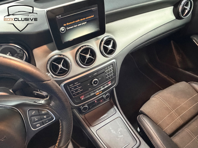 Mercedes-Benz GLA 180 Prestige — photo 15