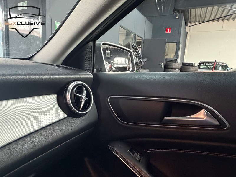 Mercedes-Benz GLA 180 Prestige — photo 20