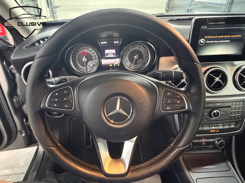 Mercedes-Benz GLA 180 Prestige — photo 11