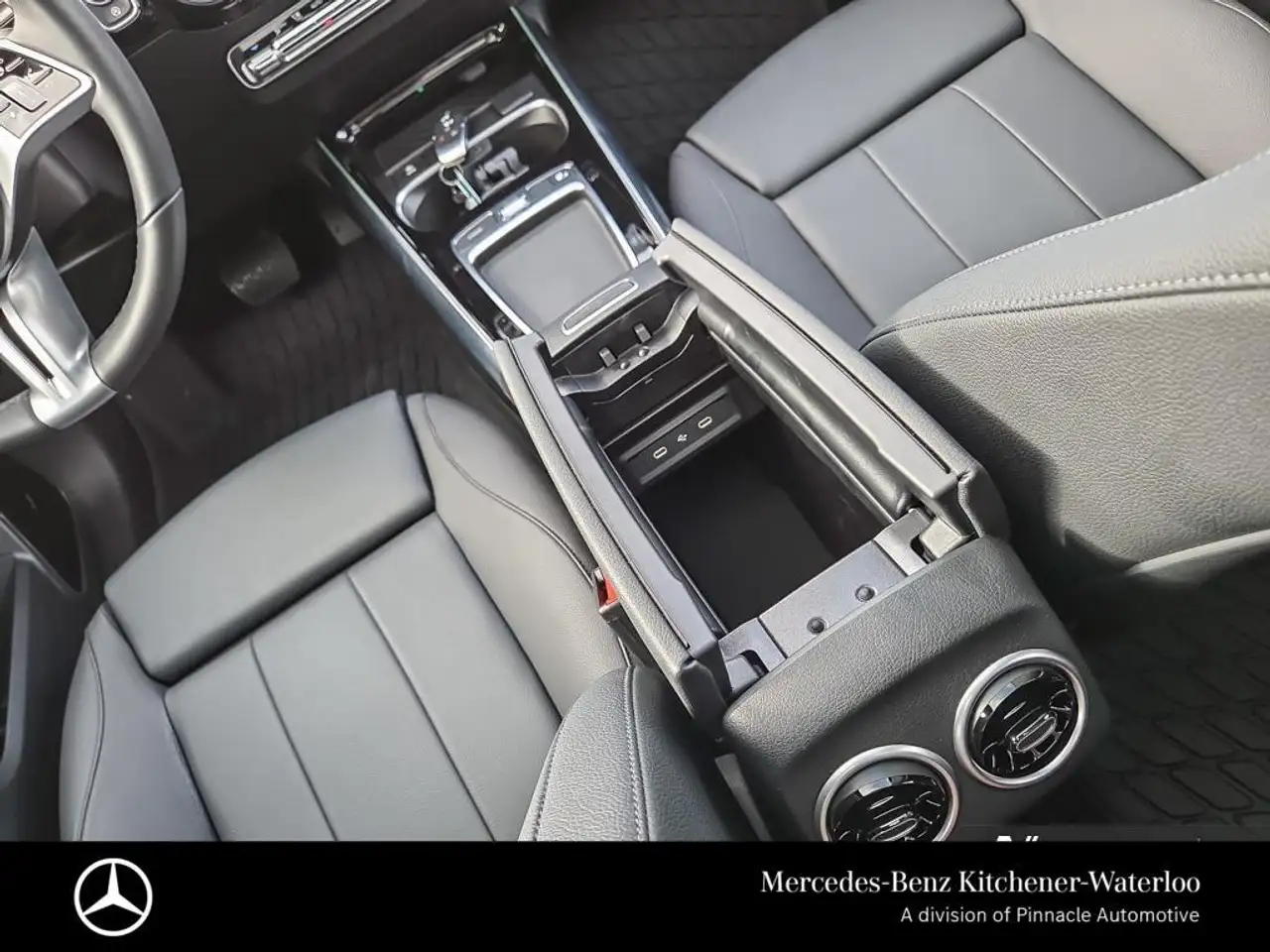 Mercedes-Benz GLA снимка Mercedes-Benz GLA