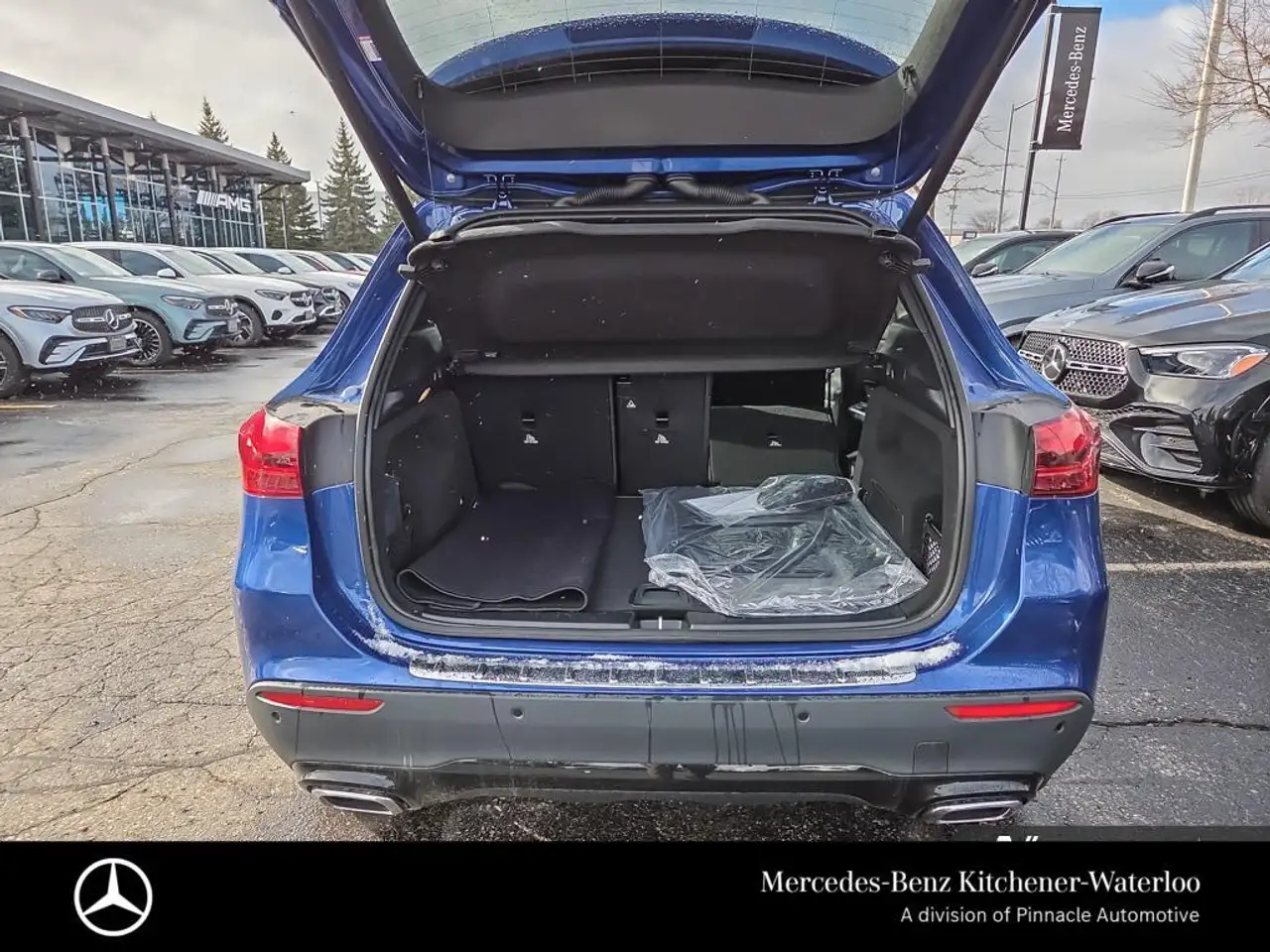 Mercedes-Benz GLA снимка Mercedes-Benz GLA
