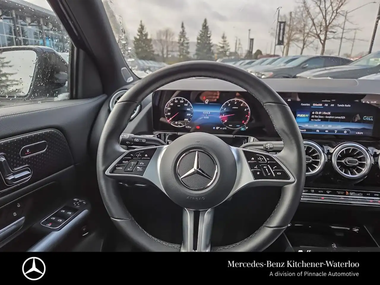 Mercedes-Benz GLA снимка Mercedes-Benz GLA