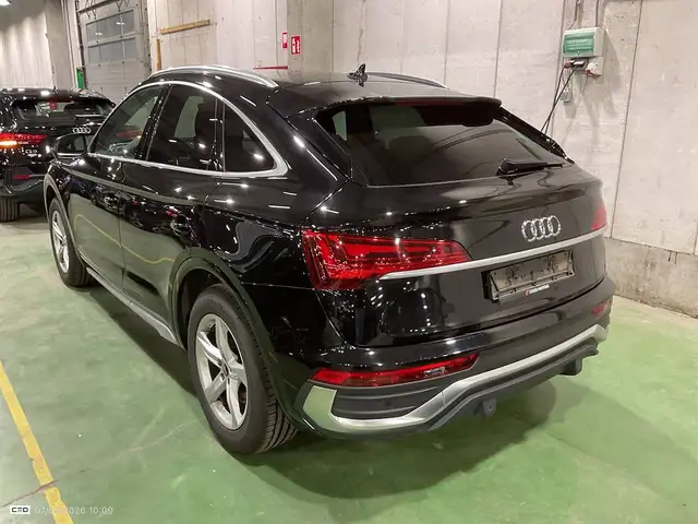 Audi Q5 view 2