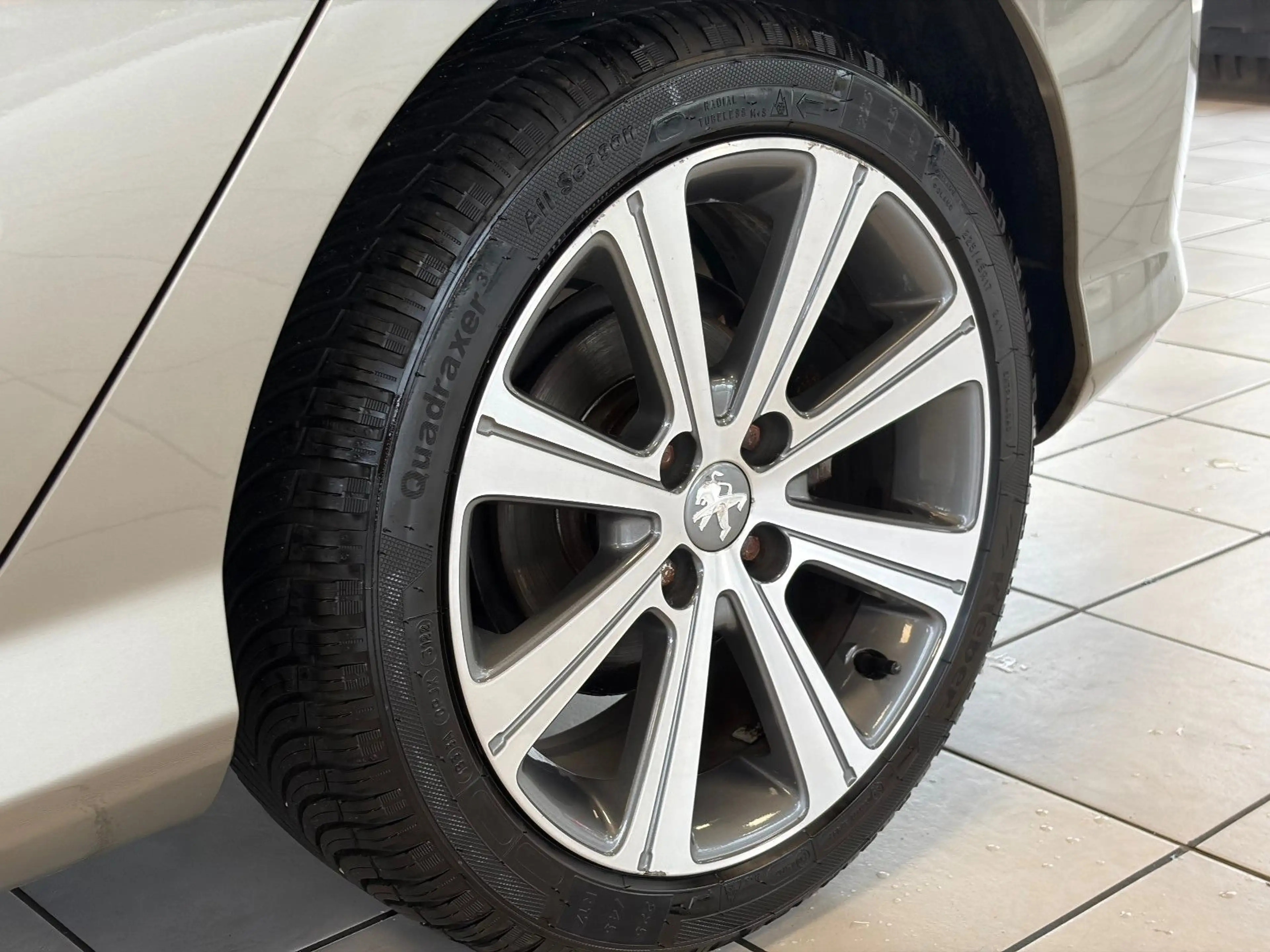 Peugeot 308 1.6 Allure · Pano · Tempomat · Navi · Klima — photo 11
