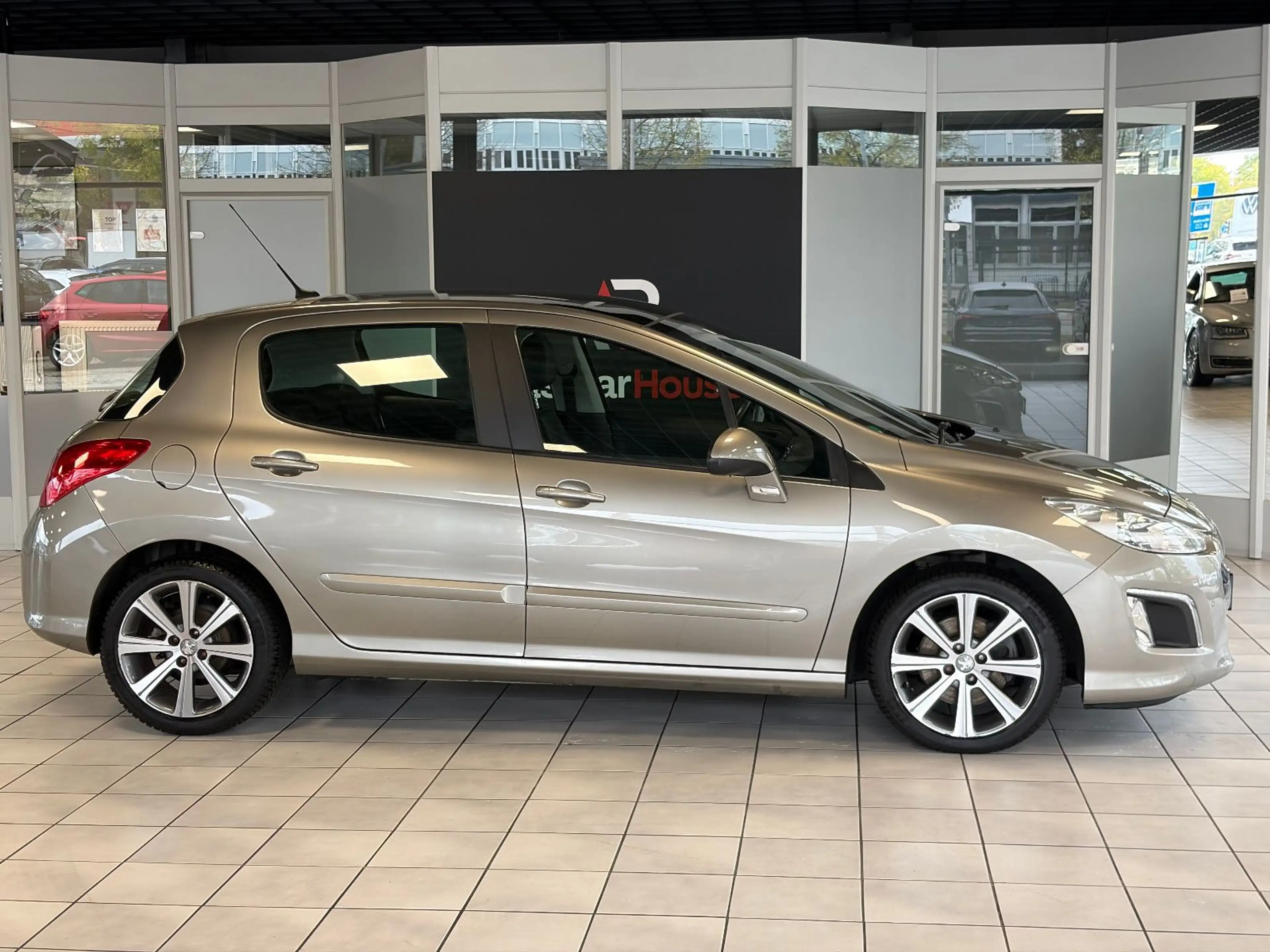 Peugeot 308 1.6 Allure · Pano · Tempomat · Navi · Klima — photo 2