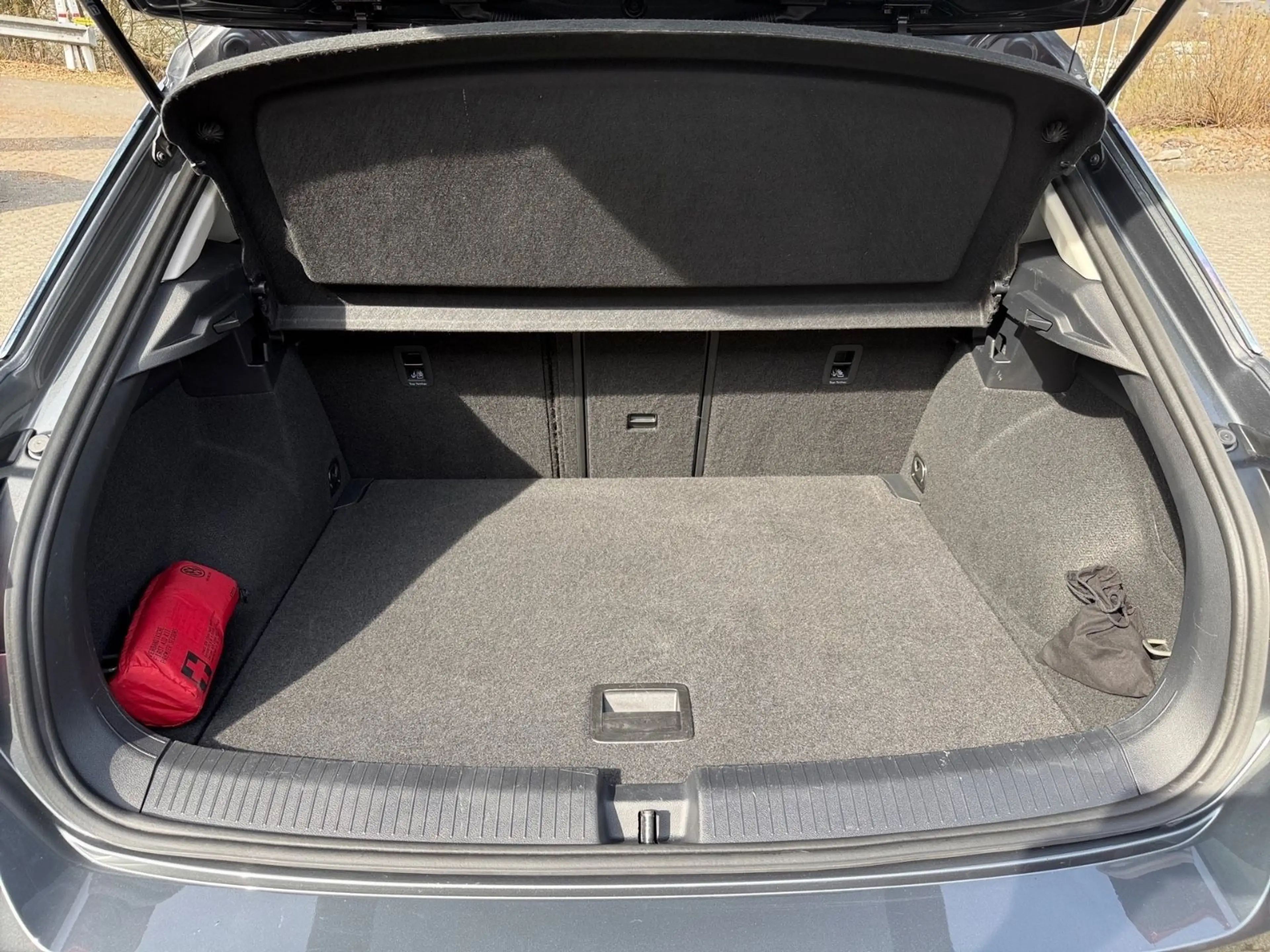 Volkswagen T-Roc Style 4Motion, ACC, AHK, mit WR — photo 11