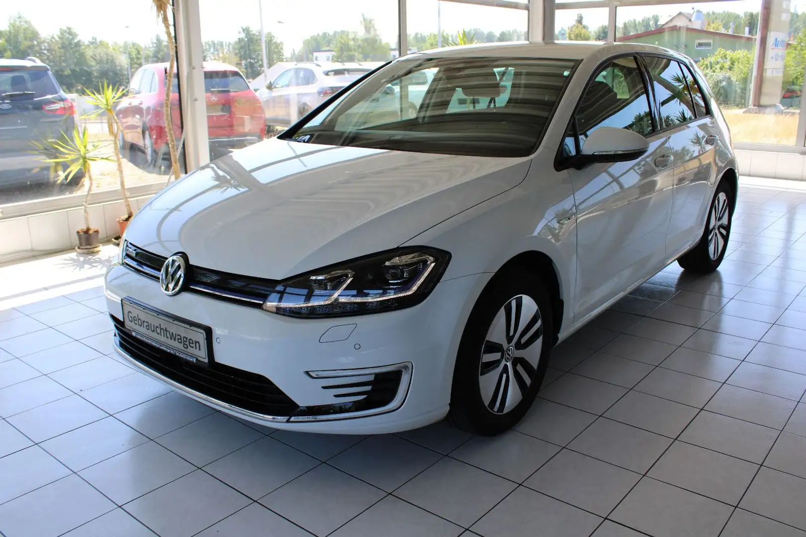 Volkswagen Golf VII e-Golf LED NAVI SITZHEIZUNG TEMPOMAT Wit - 1