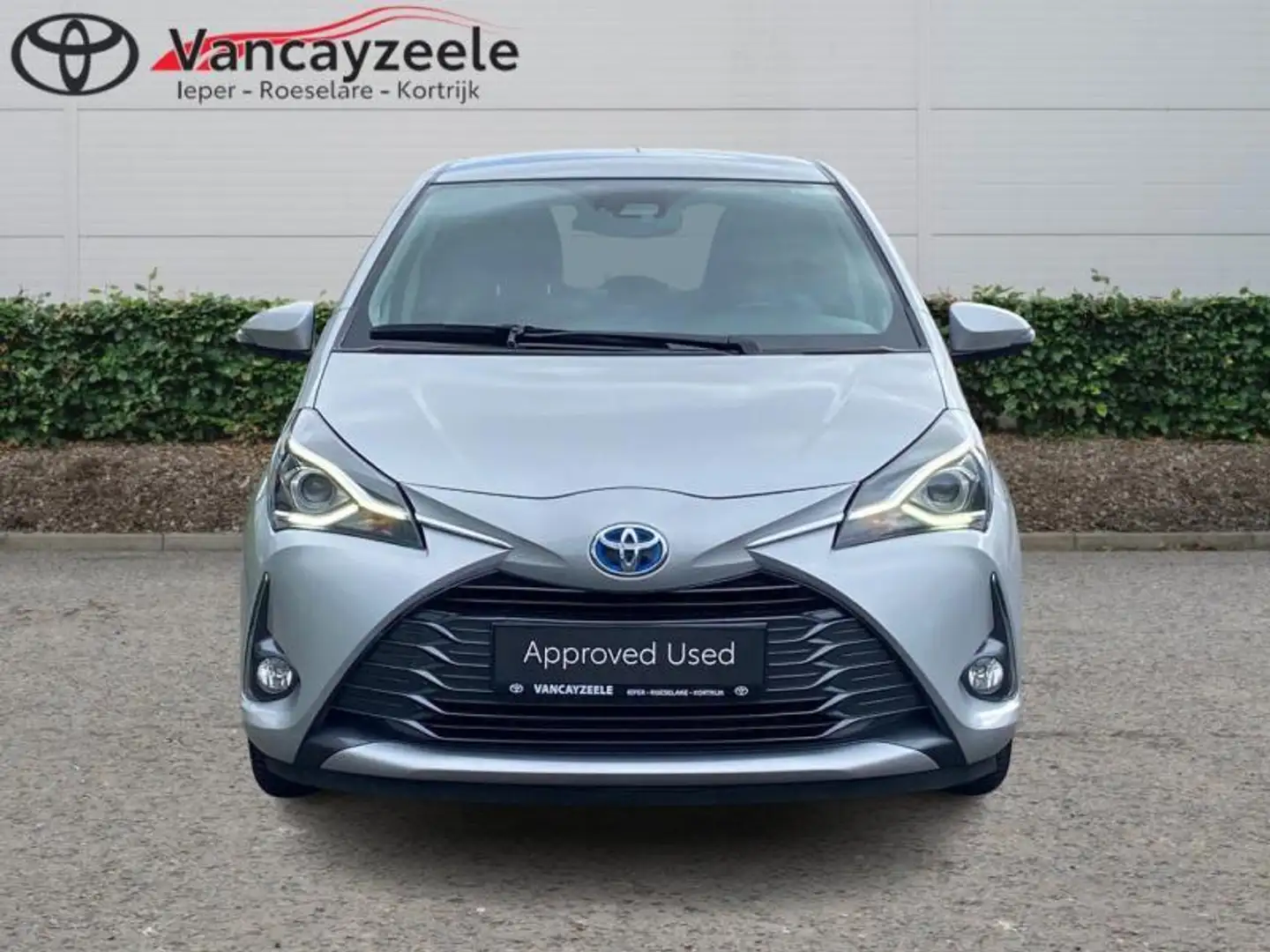 Toyota Yaris Y20+NAVI+CAMERA+ALU VELGEN Plateado - 2