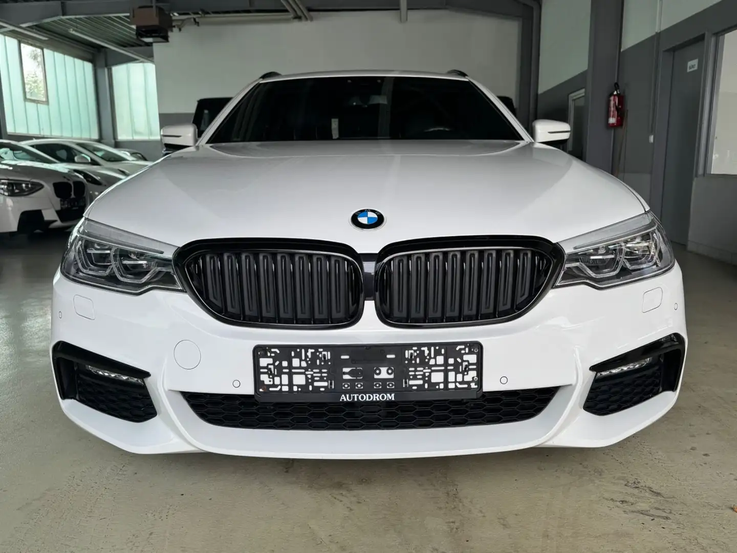 BMW 520 d M Sport+Panorama+LED+Head-Up Wit - 2