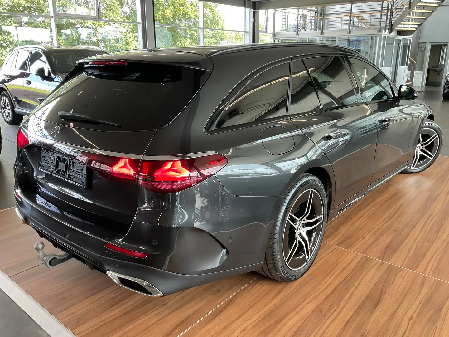 Mercedes-Benz E 220 E 220 d T AMG Line Advanced DISTRONIC/AHK/NIGHT Grau - 2