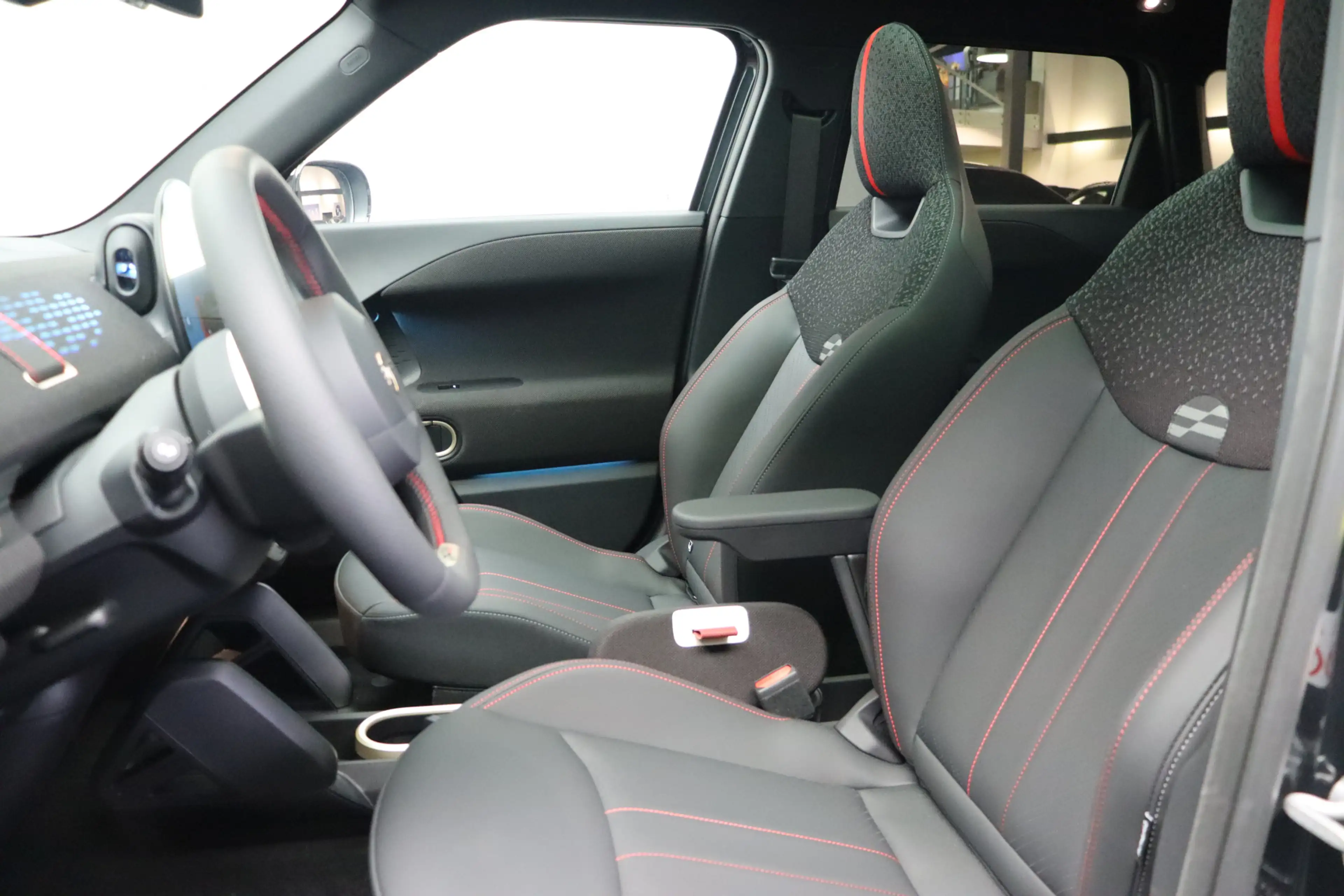 MINI Aceman SE / John Cooper Works / Pakket M / 19" JCW Lap Sp — photo 10