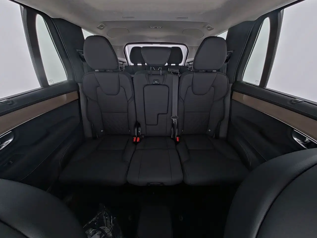 Volvo XC90 T8 Ultra Dark Recharge Plug-In Hybrid AWD 7