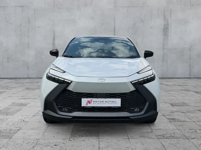 Toyota C-HR view 3