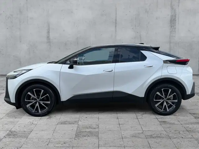 Toyota C-HR view 4
