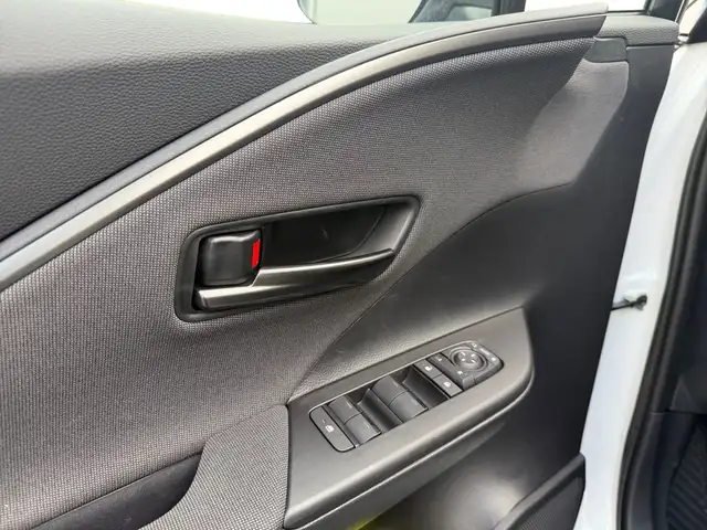 Toyota C-HR view 15