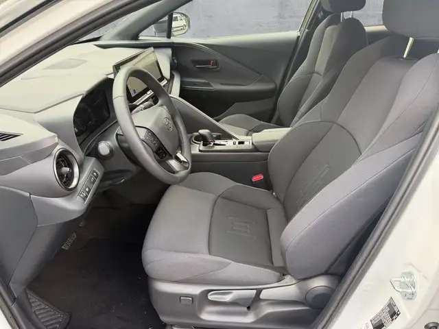 Toyota C-HR view 12