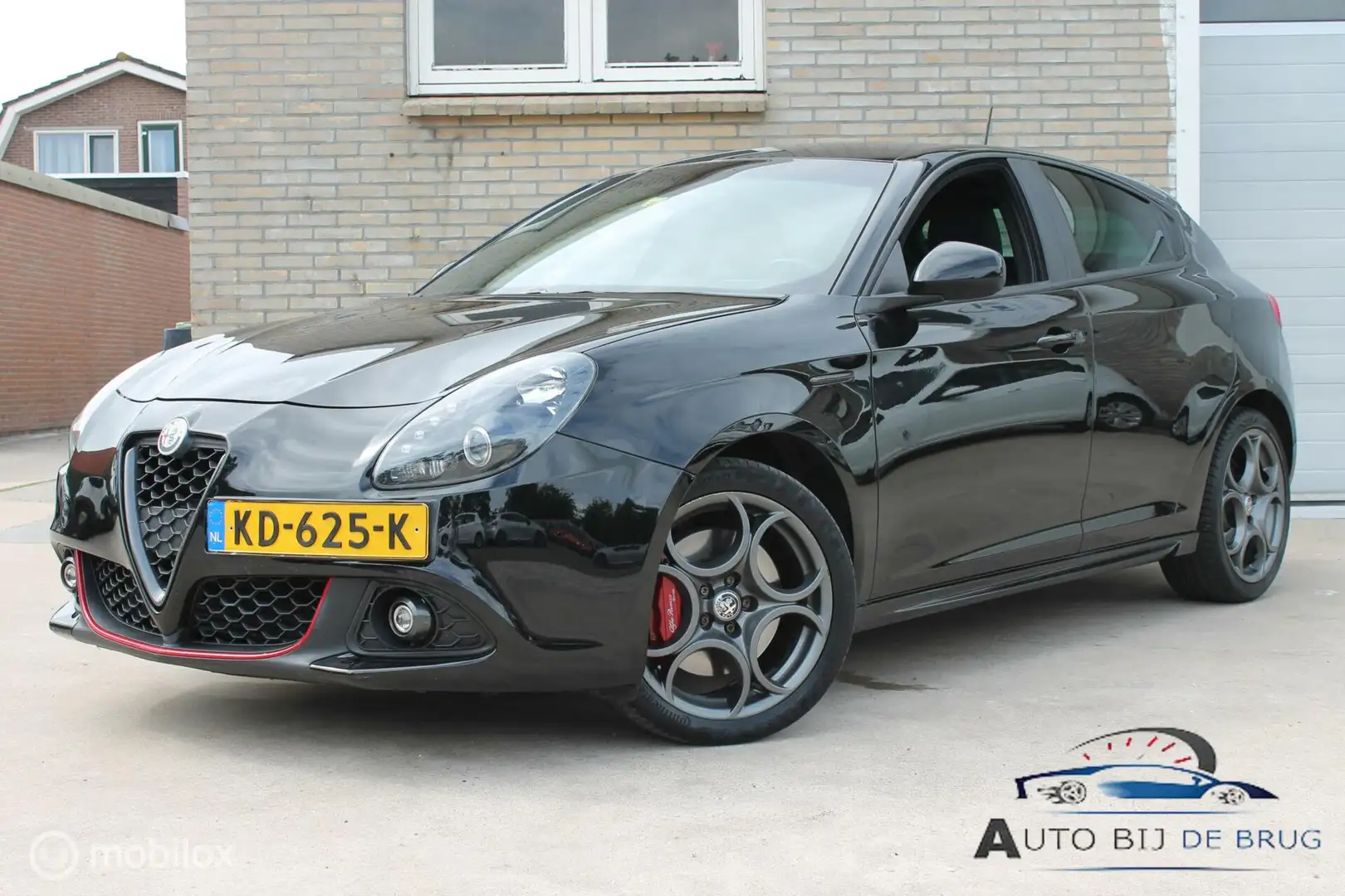 Alfa Romeo Giulietta 1.4 Turbo MultiAir Super automaat 170PK Trekhaak N Zwart - 1