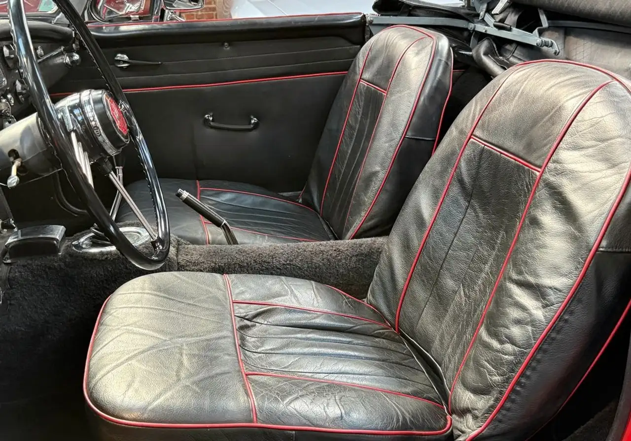 MG MGB B Roadster 1.8L 97 ch Tartan Red Historique et suivi d’entretien État exceptionnel, foto 8