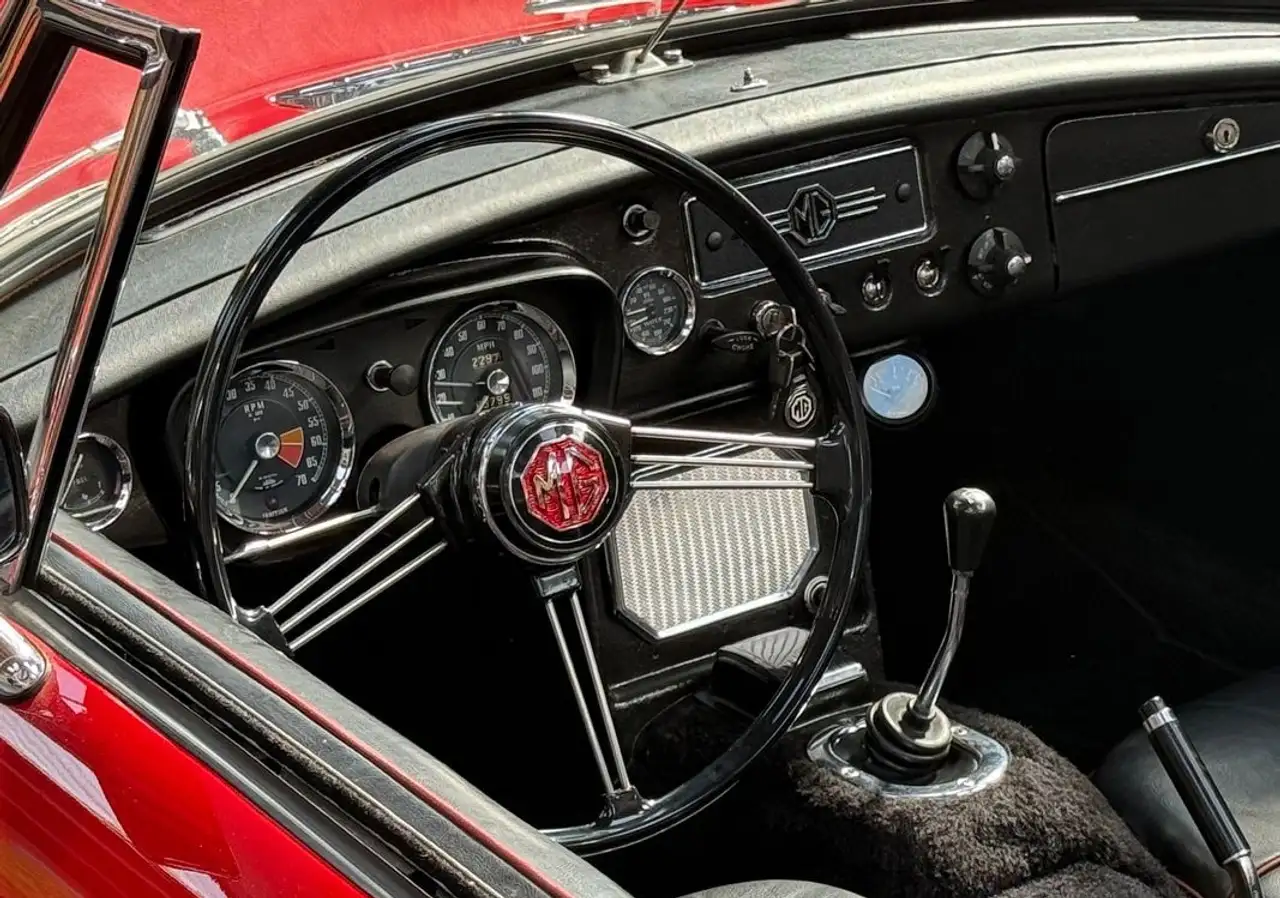 MG MGB B Roadster 1.8L 97 ch Tartan Red Historique et suivi d’entretien État exceptionnel, foto 7