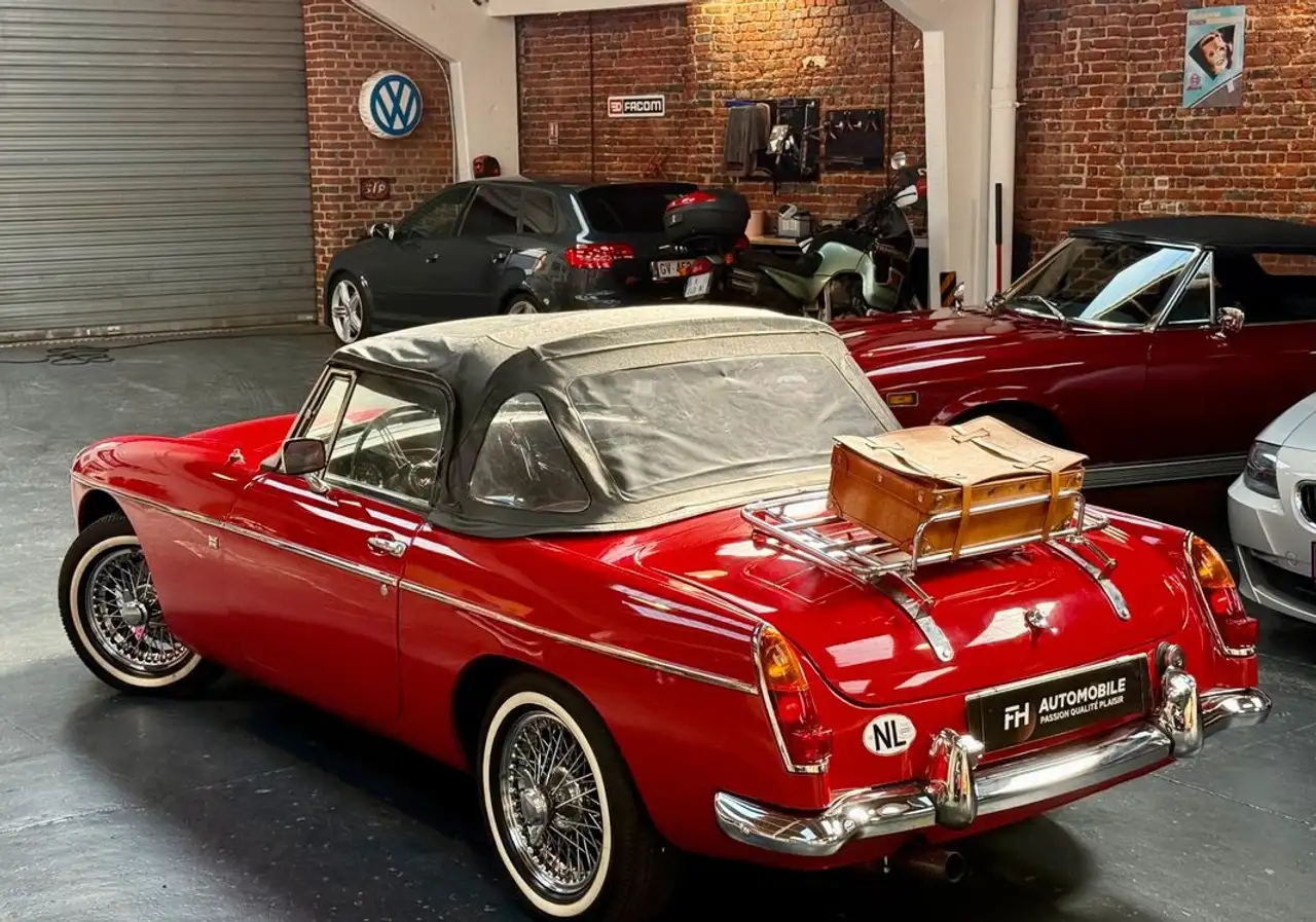 MG MGB B Roadster 1.8L 97 ch Tartan Red Historique et suivi d’entretien État exceptionnel, foto 4