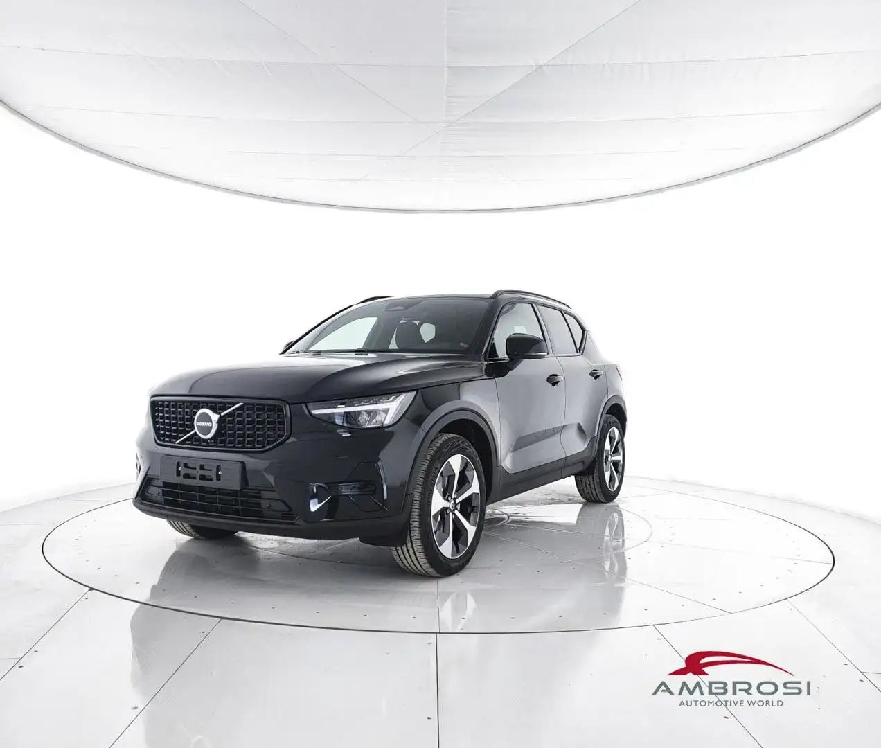Volvo XC40 B3 Mild hybrid Benzina Plus Dark Nero - 1