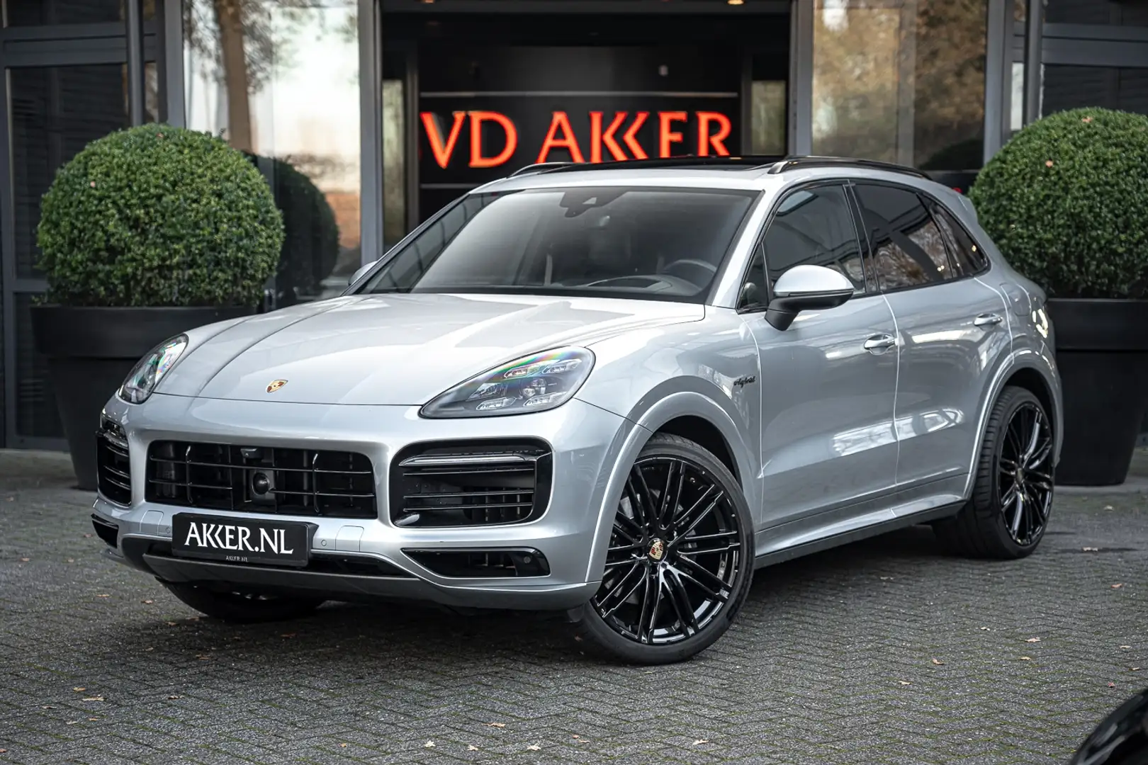 Porsche Cayenne E-Hybrid SportDesign | Panoramadak | 360° Camera | Grigio - 1