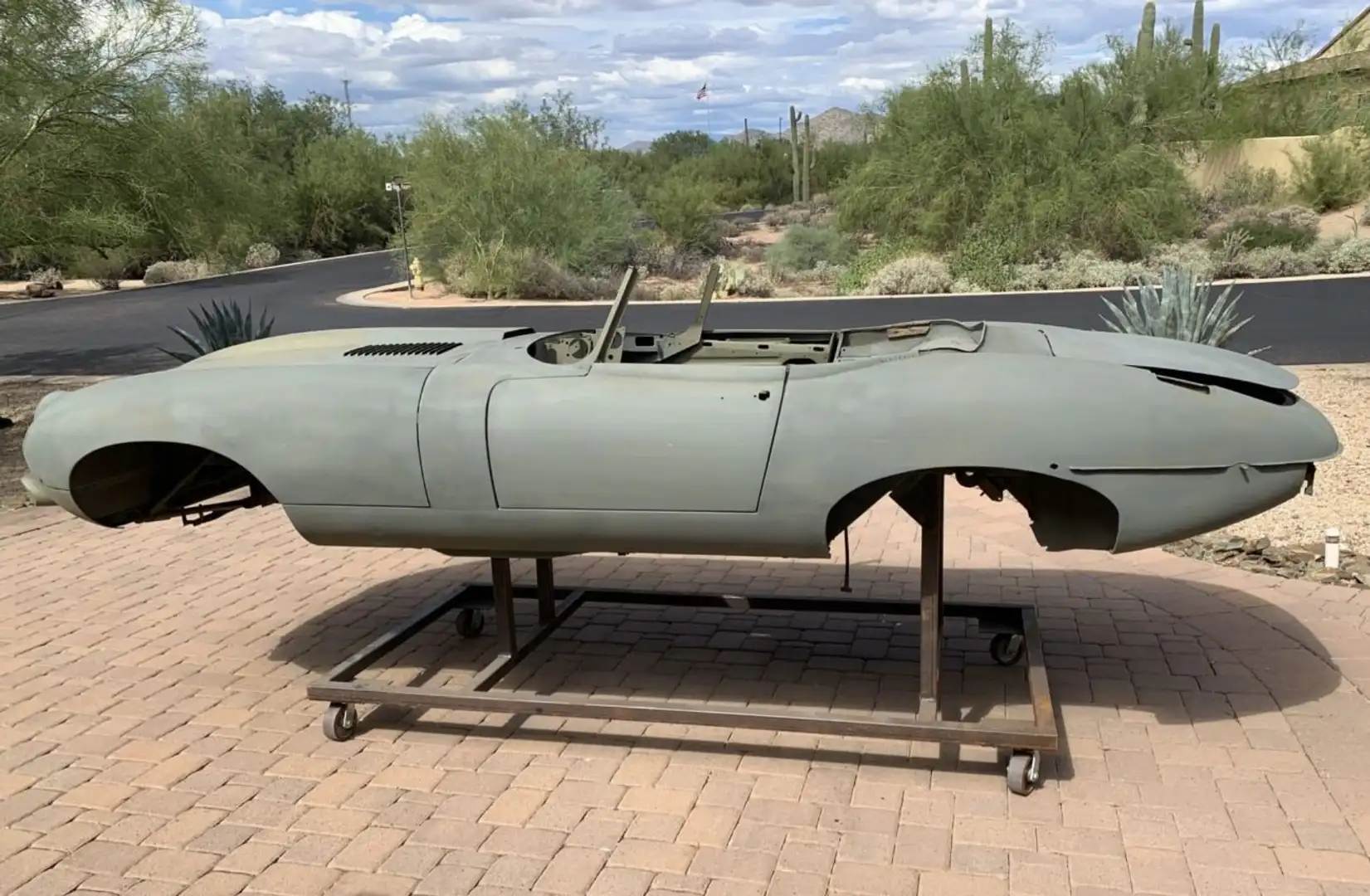 Jaguar E-Type Serie II Roadster Restaurationsprojekt Červená - 1